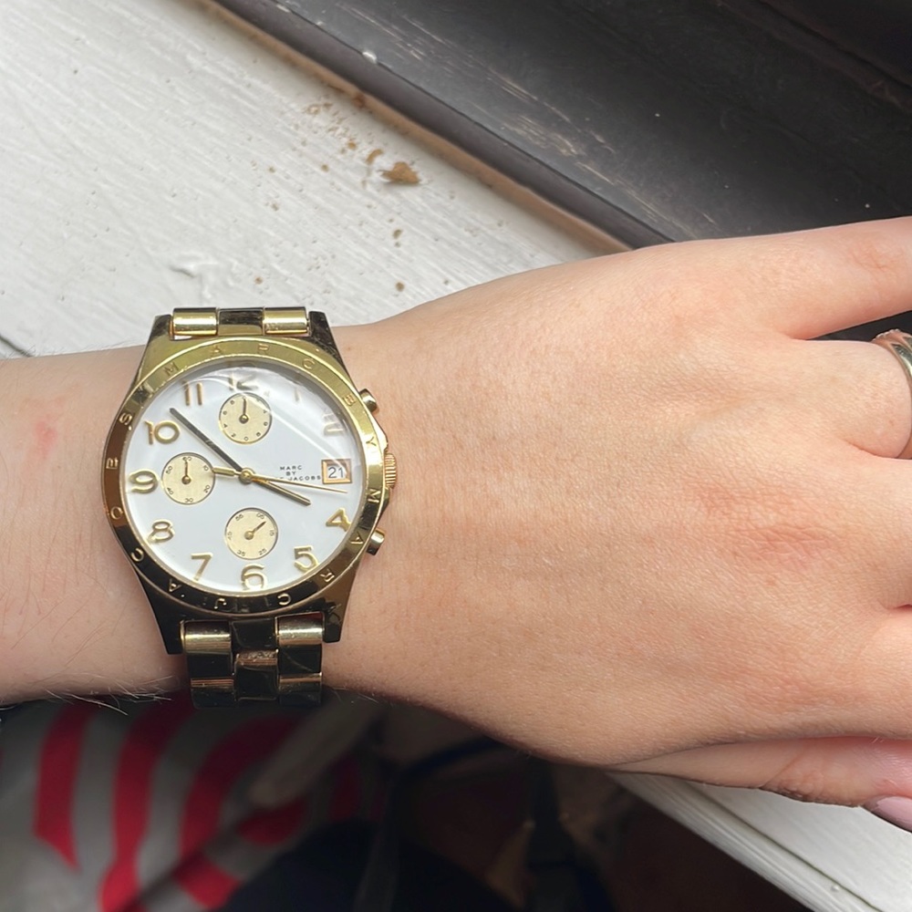 Hold Marc Jacobs watch women’s